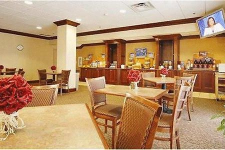 Holiday Inn Express Waterbury Restaurant photo