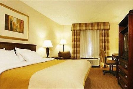 Holiday Inn Express Waterbury Room photo